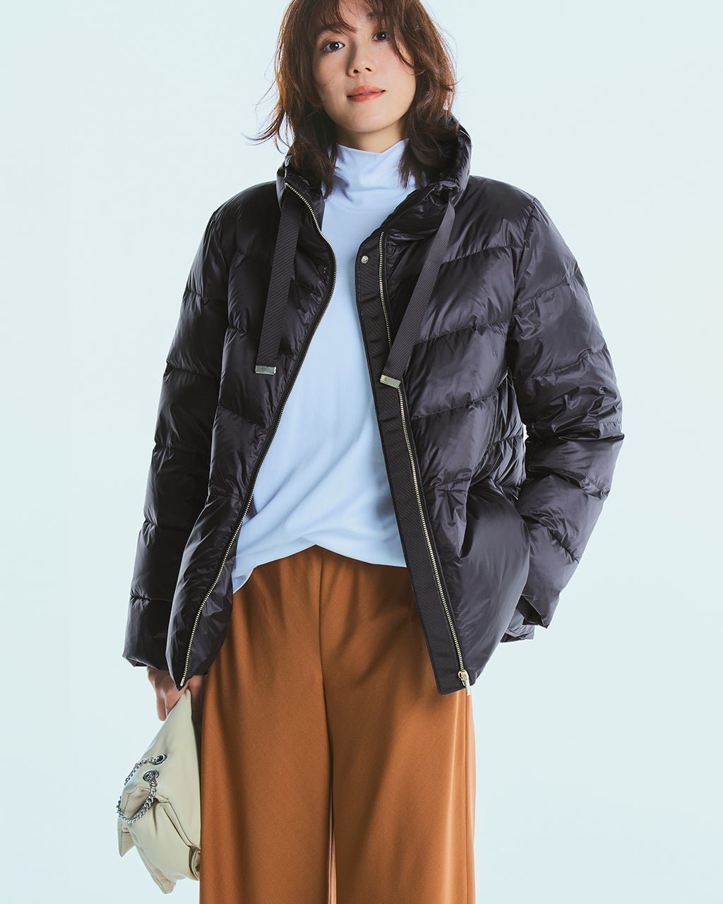 【ドゥクラッセ/DoCLASSE】の艶Airダウン・スタンドカラーコート インテリア・キッズ・メンズ・レディースファッション・服の通販 founy(ファニー) 　ファッション　Fashion　レディースファッション　Fashion for Women　アウター　Coat / Outerwear Collection　コート・ロングコート・ピーコート　Long Coats, Peacoats & More　カッティング　Cutting Detail　スタンド　Stand Collar, Upright Stand　タフタ　Taffeta, Structured Fabric　ダウン　Down, Puffer　人気　Popular, Best Seller　バランス　Balance, Style Balance　パターン　Pattern, Design Print　ペプラム　Peplum, Flared Hem　ニュアンスグレー|ID: prp329100004717026 ipo3291000000034080990