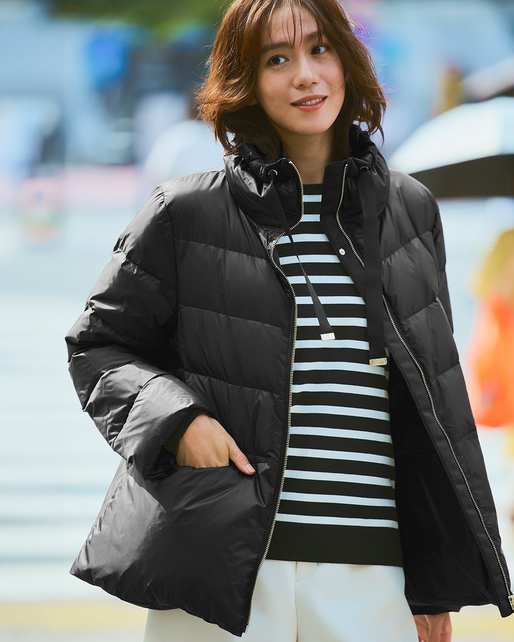 【ドゥクラッセ/DoCLASSE】の艶Airダウン・スタンドカラーコート インテリア・キッズ・メンズ・レディースファッション・服の通販 founy(ファニー) 　ファッション　Fashion　レディースファッション　Fashion for Women　アウター　Coat / Outerwear Collection　コート・ロングコート・ピーコート　Long Coats, Peacoats & More　カッティング　Cutting Detail　スタンド　Stand Collar, Upright Stand　タフタ　Taffeta, Structured Fabric　ダウン　Down, Puffer　人気　Popular, Best Seller　バランス　Balance, Style Balance　パターン　Pattern, Design Print　ペプラム　Peplum, Flared Hem　ブラック|ID: prp329100004717026 ipo3291000000034080991