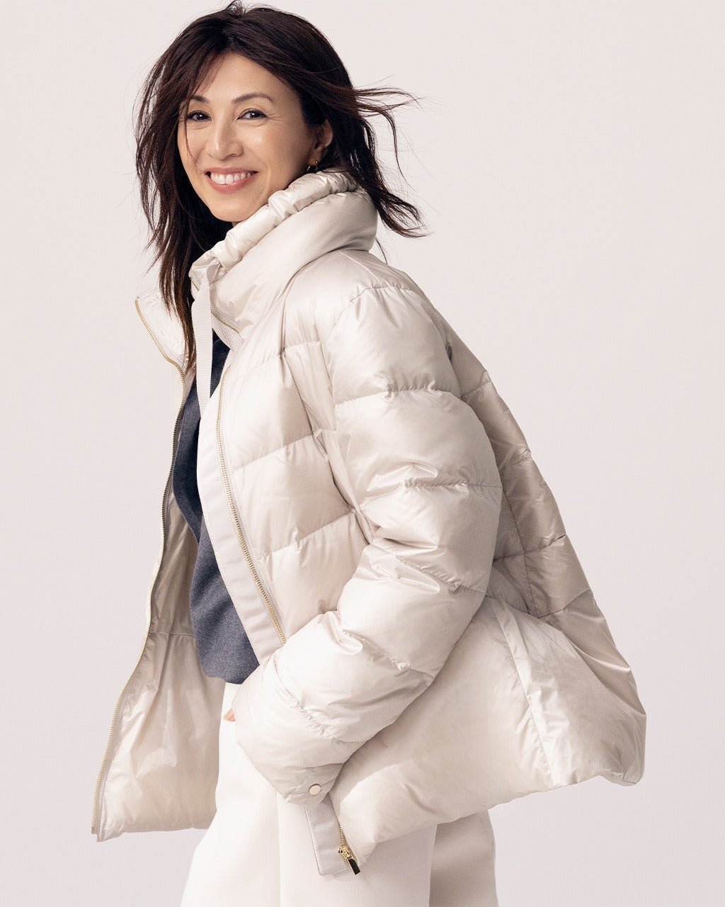 【ドゥクラッセ/DoCLASSE】の艶Airダウン・スタンドカラーコート 人気、トレンドファッション・服の通販 founy(ファニー) 　ファッション　Fashion　レディースファッション　Fashion for Women　アウター　Coat / Outerwear Collection　コート・ロングコート・ピーコート　Long Coats, Peacoats & More　カッティング　Cutting Detail　スタンド　Stand Collar, Upright Stand　タフタ　Taffeta, Structured Fabric　ダウン　Down, Puffer　人気　Popular, Best Seller　バランス　Balance, Style Balance　パターン　Pattern, Design Print　ペプラム　Peplum, Flared Hem　 other-1|ID: prp329100004717026 ipo3291000000034618726