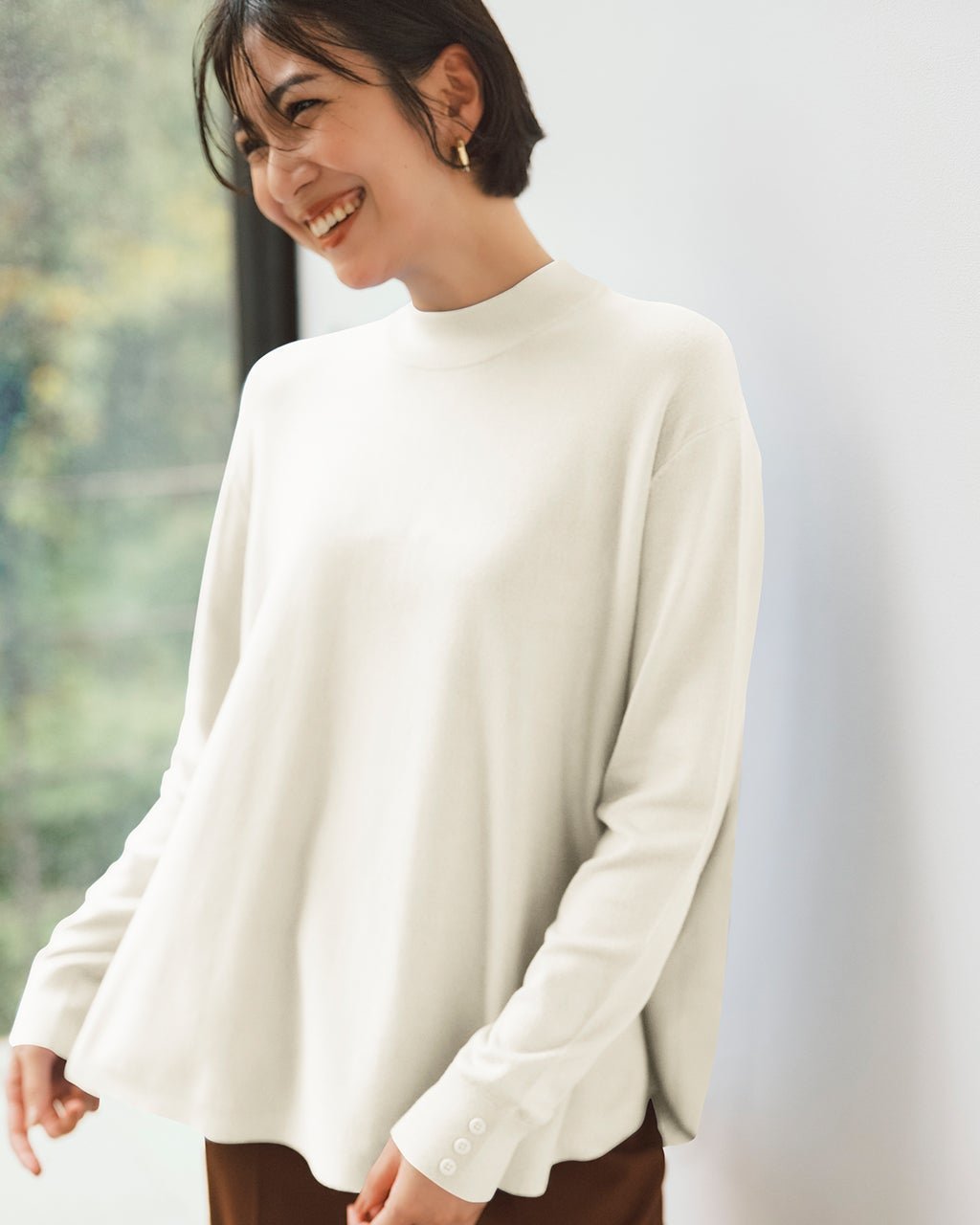 【ドゥクラッセ/DoCLASSE】のシルクフィール・フレアハイネックニット インテリア・キッズ・メンズ・レディースファッション・服の通販 founy(ファニー) 　ファッション　Fashion　レディースファッション　Fashion for Women　トップス・カットソー　Cut & Sew Tops　ニット　Knit Tops & Sweaters　新作・新入荷　New Arrivals / New In　なめらか　Smooth, Silky Texture　スマート　Smart, Elegant　セーター　Sweater, Knitwear　ハイネック　High Neck, Mock Neck　フォルム　Silhouette, Form　フレア　Flare, Flared　エレガント 上品　Elegant　オフホワイト|ID: prp329100004717034 ipo3291000000034081039