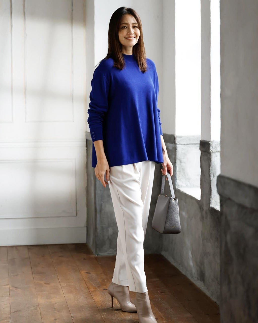 【ドゥクラッセ/DoCLASSE】のシルクフィール・フレアハイネックニット インテリア・キッズ・メンズ・レディースファッション・服の通販 founy(ファニー) 　ファッション　Fashion　レディースファッション　Fashion for Women　トップス・カットソー　Cut & Sew Tops　ニット　Knit Tops & Sweaters　なめらか　Smooth, Silky Texture　スマート　Smart, Elegant　セーター　Sweater, Knitwear　ハイネック　High Neck, Mock Neck　フォルム　Silhouette, Form　フレア　Flare, Flared　エレガント 上品　Elegant　人気　Popular, Best Seller　ブルー|ID: prp329100004717034 ipo3291000000035933020