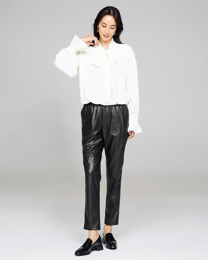 【ドゥクラッセ/DoCLASSE】のエコレザー・ギャザータックパンツ インテリア・キッズ・メンズ・レディースファッション・服の通販 founy(ファニー) https://founy.com/ ファッション Fashion レディースファッション Fashion for Women パンツ Pants & Trousers おすすめ Recommended / Our Picks モダン Modern, Contemporary リアル Real, Realistic |ID: prp329100004717042 ipo3291000000034081084