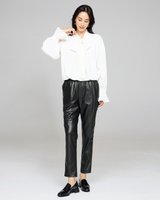【ドゥクラッセ/DoCLASSE】のエコレザー・ギャザータックパンツ 人気、トレンドファッション・服の通販 founy(ファニー) ファッション Fashion レディースファッション Fashion for Women パンツ Pants & Trousers 新作・新入荷 New Arrivals / New In おすすめ Recommended / Our Picks モダン Modern, Contemporary リアル Real, Realistic |ID:prp329100004717042
