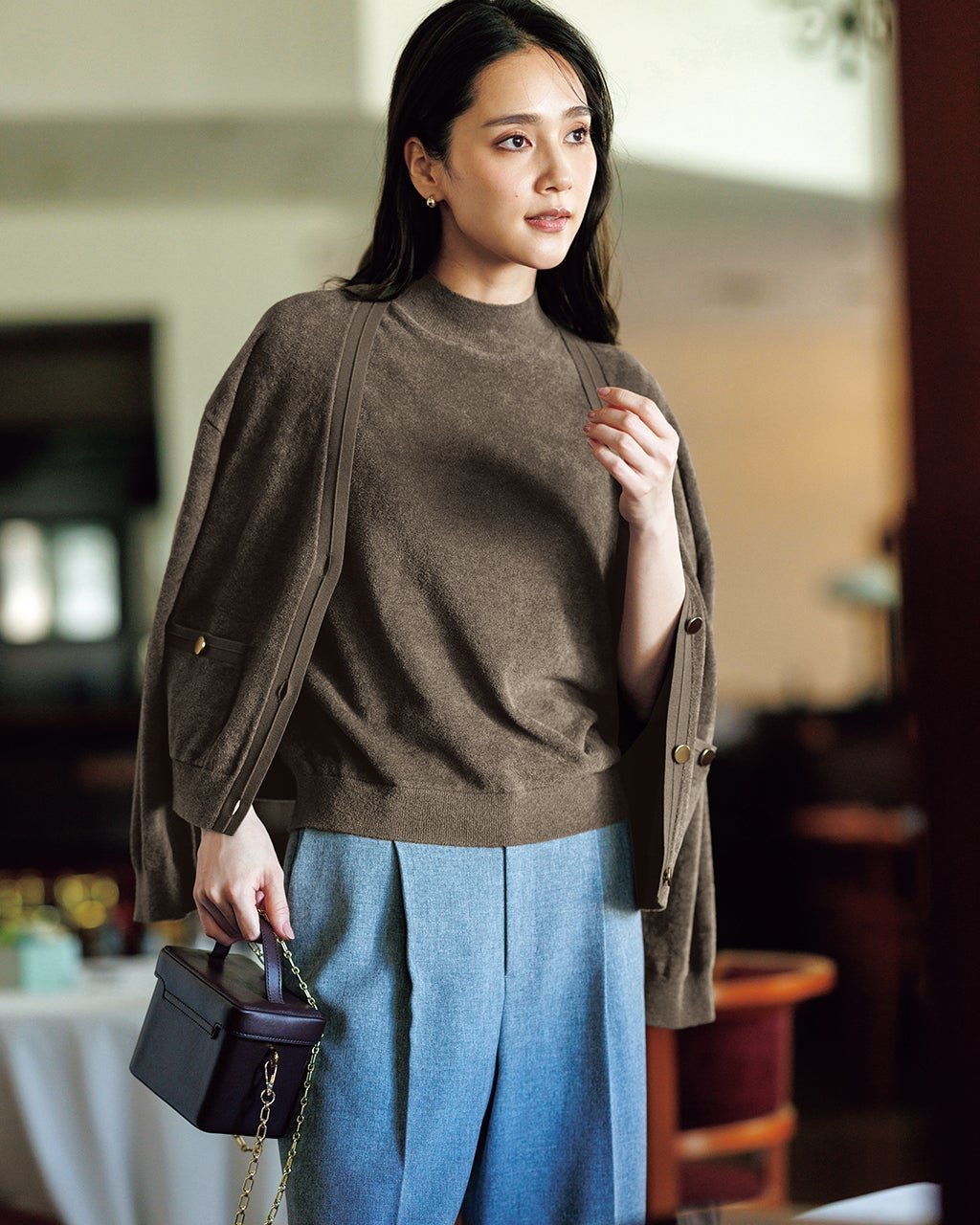 【ドゥクラッセ/DoCLASSE】のモールニット・Vネックカーディガン インテリア・キッズ・メンズ・レディースファッション・服の通販 founy(ファニー) 　ファッション　Fashion　レディースファッション　Fashion for Women　トップス・カットソー　Cut & Sew Tops　ニット　Knit Tops & Sweaters　カーディガン・羽織り　Layered Style Cardigans　Vネックトップス　V-Neck Tops / V-Cut Neckline Shirts　新作・新入荷　New Arrivals / New In　アンサンブル　Ensemble Set　カーディガン　Cardigan, Knitwear　ショート　Short, Short Length　ポケット　Pocket, Pocket Detail　メタル　Metal, Metal Parts　ダークトープ|ID: prp329100004717046 ipo3291000000034081103