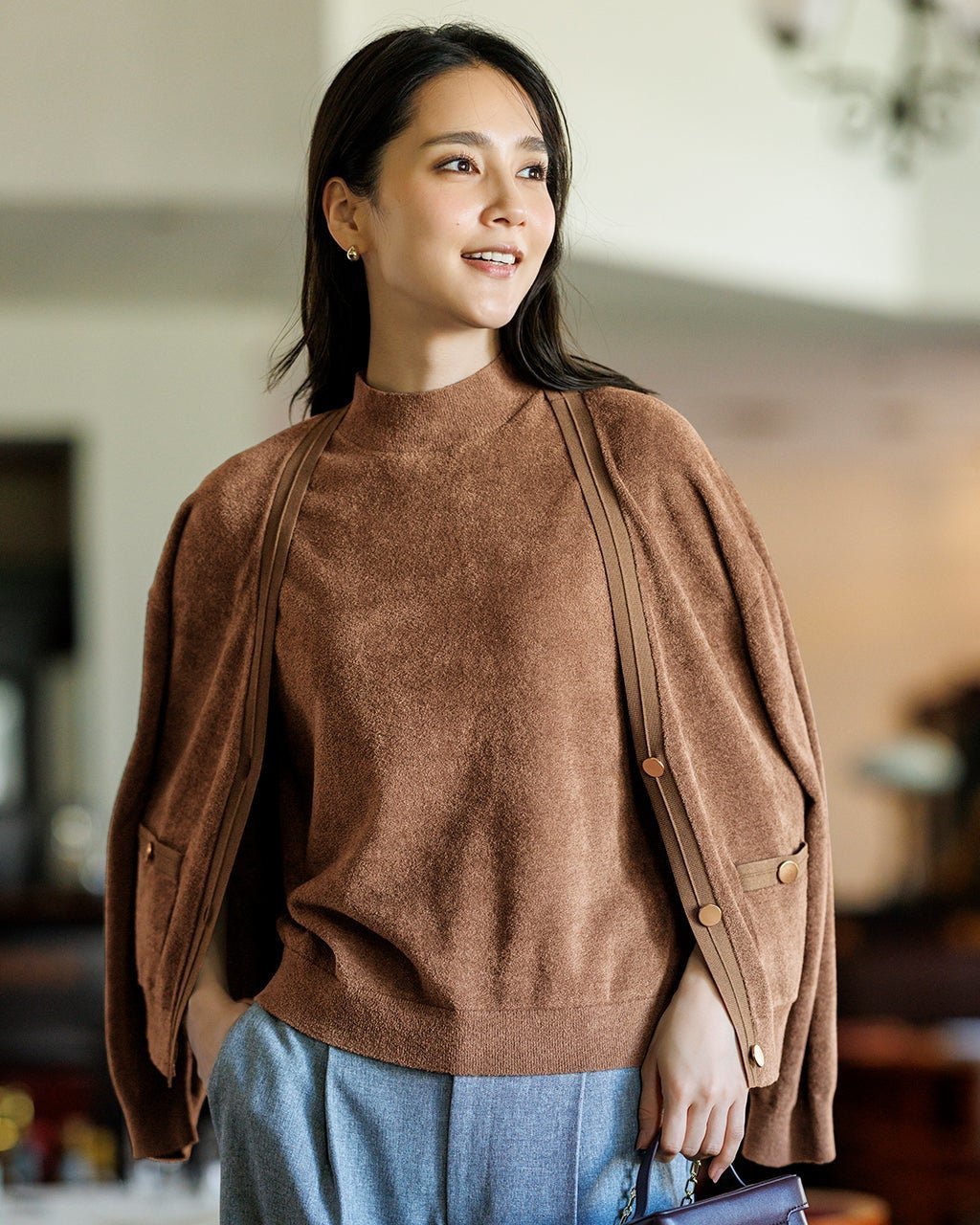 【ドゥクラッセ/DoCLASSE】のモールニット・Vネックカーディガン インテリア・キッズ・メンズ・レディースファッション・服の通販 founy(ファニー) 　ファッション　Fashion　レディースファッション　Fashion for Women　トップス・カットソー　Cut & Sew Tops　ニット　Knit Tops & Sweaters　カーディガン・羽織り　Layered Style Cardigans　Vネックトップス　V-Neck Tops / V-Cut Neckline Shirts　新作・新入荷　New Arrivals / New In　アンサンブル　Ensemble Set　カーディガン　Cardigan, Knitwear　ショート　Short, Short Length　ポケット　Pocket, Pocket Detail　メタル　Metal, Metal Parts　キャメル|ID: prp329100004717046 ipo3291000000034081105