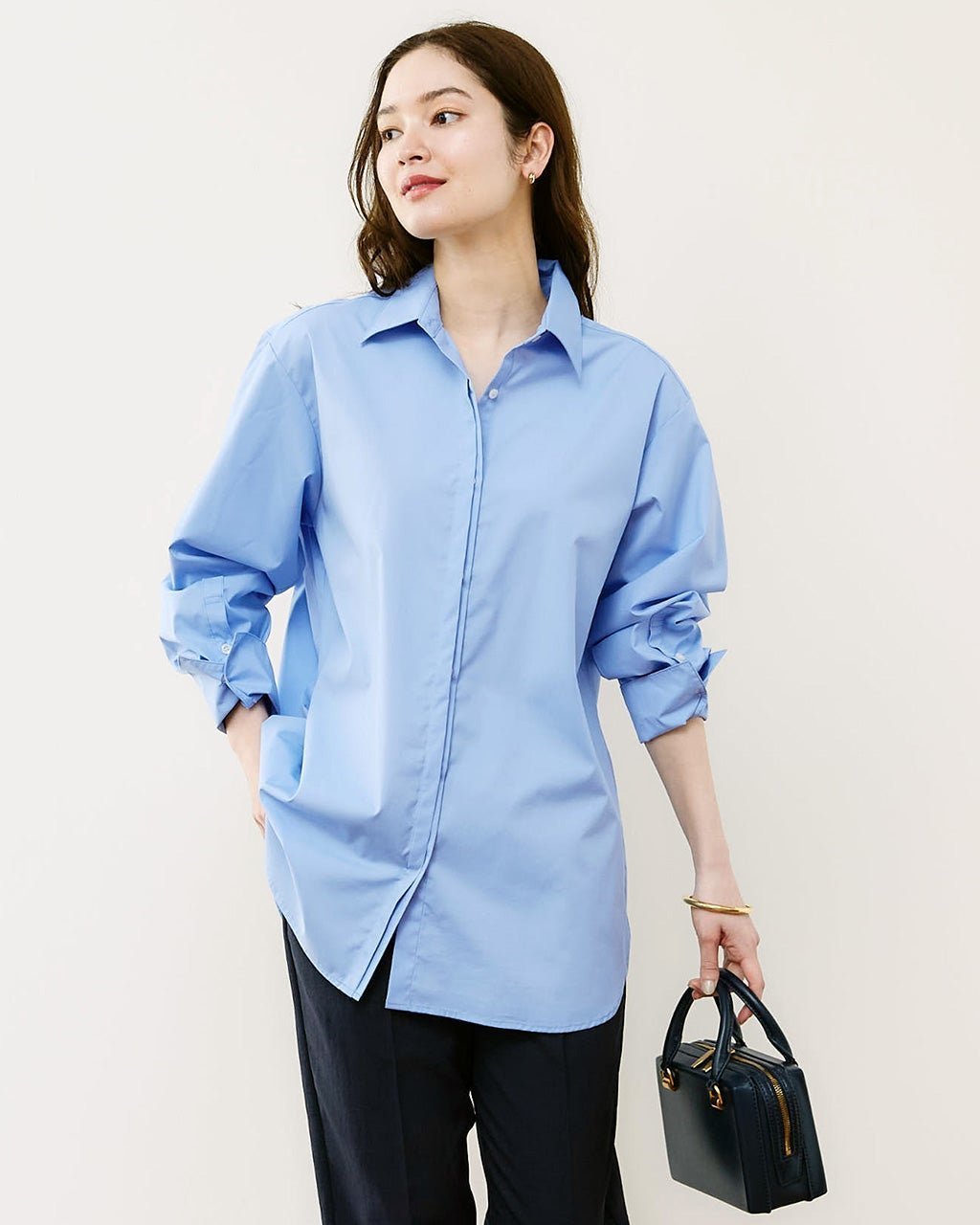 【ドゥクラッセ/DoCLASSE】のダブルフライフロント・コットン混シャツ インテリア・キッズ・メンズ・レディースファッション・服の通販 founy(ファニー) 　ファッション　Fashion　レディースファッション　Fashion for Women　トップス・カットソー　Cut & Sew Tops　シャツ・ブラウス・オフィスカジュアル　Elegant Blouses & Button-Ups　なめらか　Smooth, Silky Texture　シンプル　Simple, Minimal　スリーブ　Sleeve, Long Sleeve / Short Sleeve　ダブル　Double, Double-Breasted　トレンド　Trend, Trending Now　フォルム　Silhouette, Form　フロント　Front, Front Design　ボトム　Bottoms, Lower Wear　ポンチョ　Poncho, Cape Style　ワイド　Wide, Wide Fit　ライトブルー|ID: prp329100004728003 ipo3291000000034537231