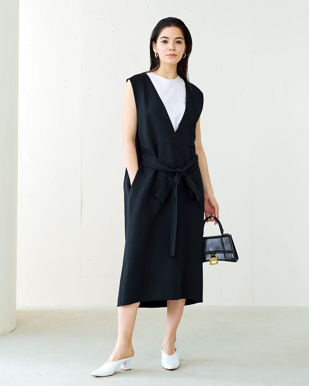 【ドゥクラッセ/DoCLASSE】の二重織りエア・Vネックワンピース インテリア・キッズ・メンズ・レディースファッション・服の通販 founy(ファニー) 　ファッション　Fashion　レディースファッション　Fashion for Women　ワンピース　Dresses　ブラック|ID: prp329100004730002 ipo3291000000034411398