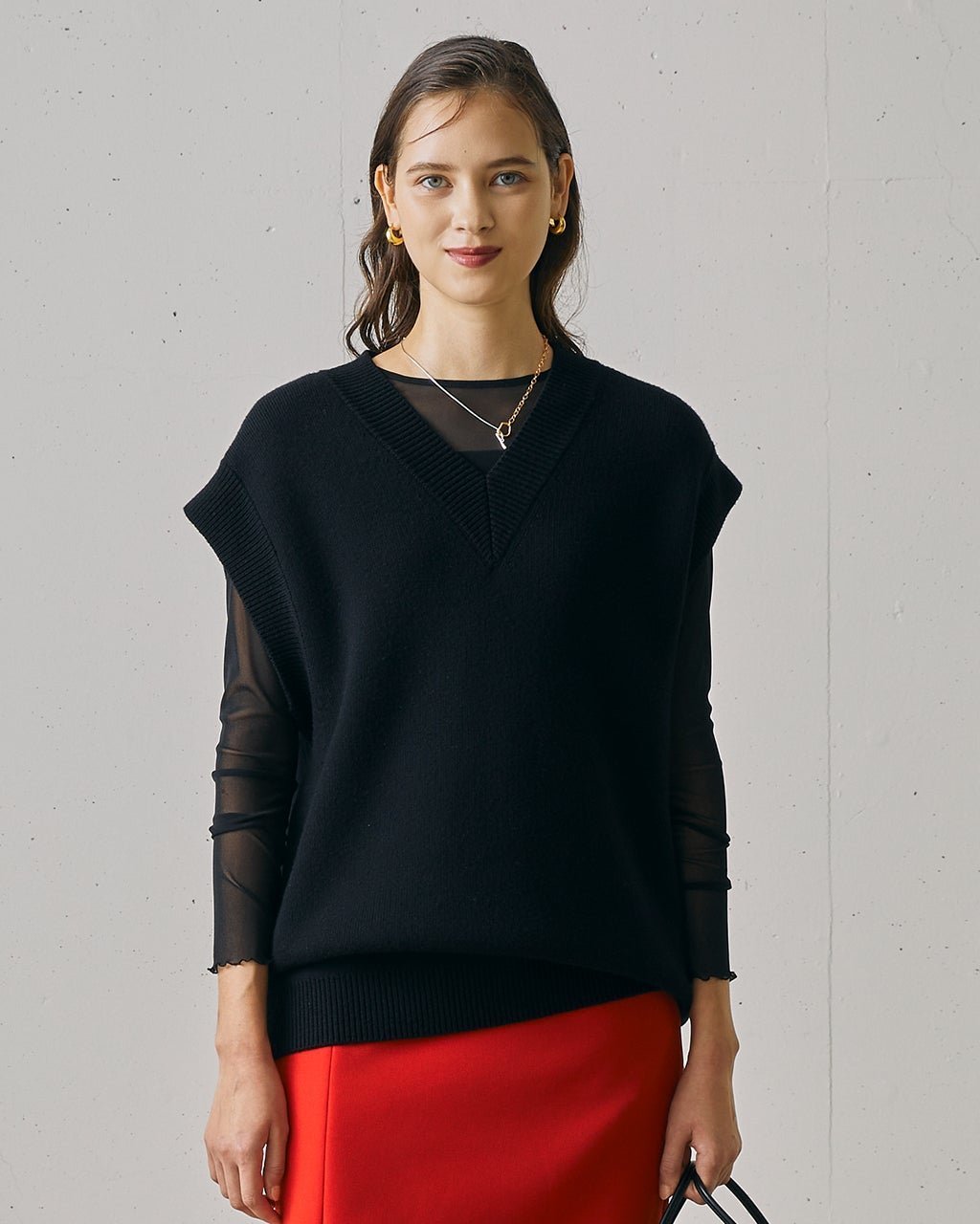 【ドゥクラッセ/DoCLASSE】のウルトラファインメリノ・オーバーニットベスト 人気、トレンドファッション・服の通販 founy(ファニー) 　ファッション　Fashion　レディースファッション　Fashion for Women　アウター　Coat / Outerwear Collection　レディースジャケット・軽アウター　Jackets　新作・新入荷　New Arrivals / New In　シルケット　Silket, Silky Cotton　ジャケット　Jacket, Outerwear　フォルム　Silhouette, Form　ベスト　Vest, Waistcoat　 other-1|ID: prp329100004737828 ipo3291000000034943209