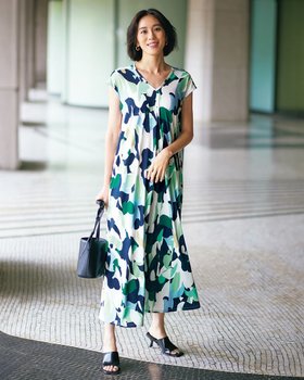 【ドゥクラッセ/DoCLASSE】 UVスラブ・フレアワンピース/柄長め丈人気、トレンドファッション・服の通販 founy(ファニー) ファッション Fashion レディースファッション Fashion for Women ワンピース Dresses スマート Smart, Elegant フレア Flare, Flared フロント Front, Front Design プリント Print, Printed Pattern 人気 Popular, Best Seller 夏 Summer 旅行 Travel 無地 Plain, Solid Color |ID:prp329100004752117