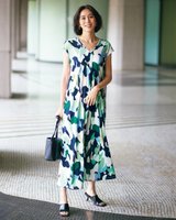 【ドゥクラッセ/DoCLASSE】のUVスラブ・フレアワンピース/柄長め丈 人気、トレンドファッション・服の通販 founy(ファニー) ファッション Fashion レディースファッション Fashion for Women ワンピース Dresses スマート Smart, Elegant フレア Flare, Flared フロント Front, Front Design プリント Print, Printed Pattern 人気 Popular, Best Seller 夏 Summer 旅行 Travel 無地 Plain, Solid Color |ID:prp329100004752117