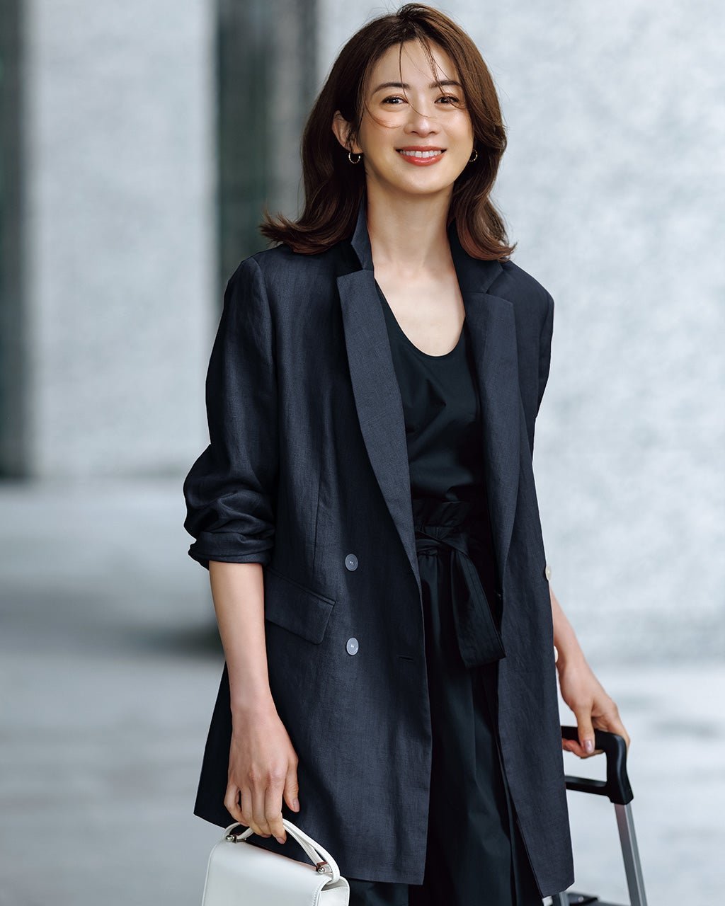 【ドゥクラッセ/DoCLASSE】の14番フレンチリネン・ダブルテーラードジャケット インテリア・キッズ・メンズ・レディースファッション・服の通販 founy(ファニー)  ファッション Fashion レディースファッション Fashion for Women アウター Coat / Outerwear Collection レディースジャケット・軽アウター Jackets テーラードジャケット / 通勤・きれいめスタイル Tailored Jackets & Blazers カッティング Cutting Detail ジャケット Jacket, Outerwear スマート Smart, Elegant テーラード Tailored, Tailored Fit パターン Pattern, Design Print フランス France, French フレンチ French, French Style リネン Linen, Linen Fabric 夏 Summer ダークネイビー|ID: prp329100004753076 ipo3291000000034378285