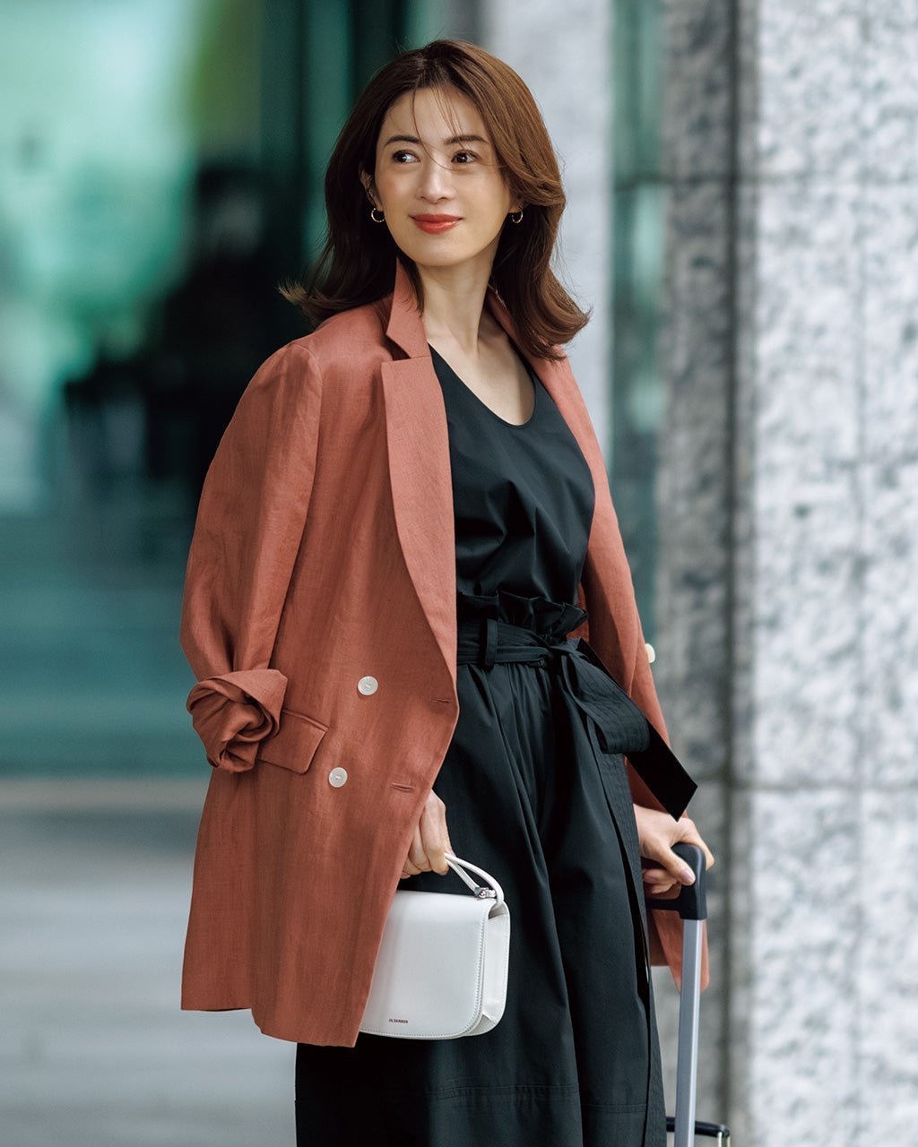 【ドゥクラッセ/DoCLASSE】の14番フレンチリネン・ダブルテーラードジャケット インテリア・キッズ・メンズ・レディースファッション・服の通販 founy(ファニー)  ファッション Fashion レディースファッション Fashion for Women アウター Coat / Outerwear Collection レディースジャケット・軽アウター Jackets テーラードジャケット / 通勤・きれいめスタイル Tailored Jackets & Blazers カッティング Cutting Detail ジャケット Jacket, Outerwear スマート Smart, Elegant テーラード Tailored, Tailored Fit パターン Pattern, Design Print フランス France, French フレンチ French, French Style リネン Linen, Linen Fabric 夏 Summer シナモン|ID: prp329100004753076 ipo3291000000034378286