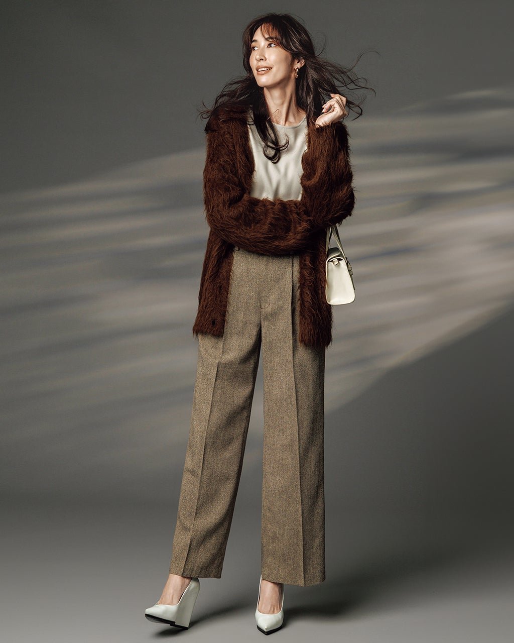 【ドゥクラッセ/DoCLASSE】のラメツイード・タックワイドパンツ 人気、トレンドファッション・服の通販 founy(ファニー) 　ファッション　Fashion　レディースファッション　Fashion for Women　パンツ　Pants & Trousers　新作・新入荷　New Arrivals / New In　クラシカル　Classical, Vintage-Inspired　センター　Center, Center Line　ツイード　Twill, Twill Weave　マニッシュ　Mannish, Boyish　ワイド　Wide, Wide Fit　 other-1|ID: prp329100004755606 ipo3291000000034399105