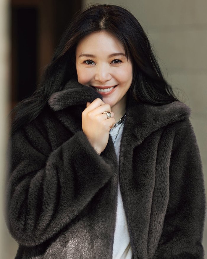 【ドゥクラッセ/DoCLASSE】のエコミンク・衿付きブルゾン インテリア・キッズ・メンズ・レディースファッション・服の通販 founy(ファニー) https://founy.com/ ファッション Fashion レディースファッション Fashion for Women アウター Coat / Outerwear Collection レディースジャケット・軽アウター Jackets ブルゾンジャケット・スポーティアウター Blouson Jackets インナー Innerwear コンパクト Compact, Small Size ジャケット Jacket, Outerwear デニム Denim, Jeans Material パーティ Party, Party Style ブルゾン Blouson, Bomber Jacket リアル Real, Realistic 人気 Popular, Best Seller 冬 Winter / This Winter |ID: prp329100004755618 ipo3291000000034399164