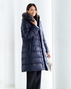 【ドゥクラッセ/DoCLASSE】の艶Airダウン・エコファーフードロングコート ミッドナイトブルー|ID:prp329100004755625