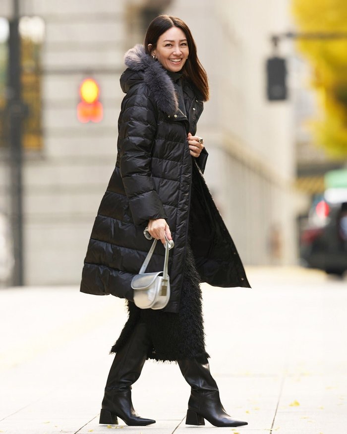 【ドゥクラッセ/DoCLASSE】の艶Airダウン・エコファーフードロングコート インテリア・キッズ・メンズ・レディースファッション・服の通販 founy(ファニー) https://founy.com/ ファッション Fashion レディースファッション Fashion for Women アウター Coat / Outerwear Collection コート・ロングコート・ピーコート Long Coats, Peacoats & More カッティング Cutting Detail シェイプ Shape, Slim Fit タフタ Taffeta, Structured Fabric ダウン Down, Puffer バランス Balance, Style Balance |ID: prp329100004755625 ipo3291000000035063192