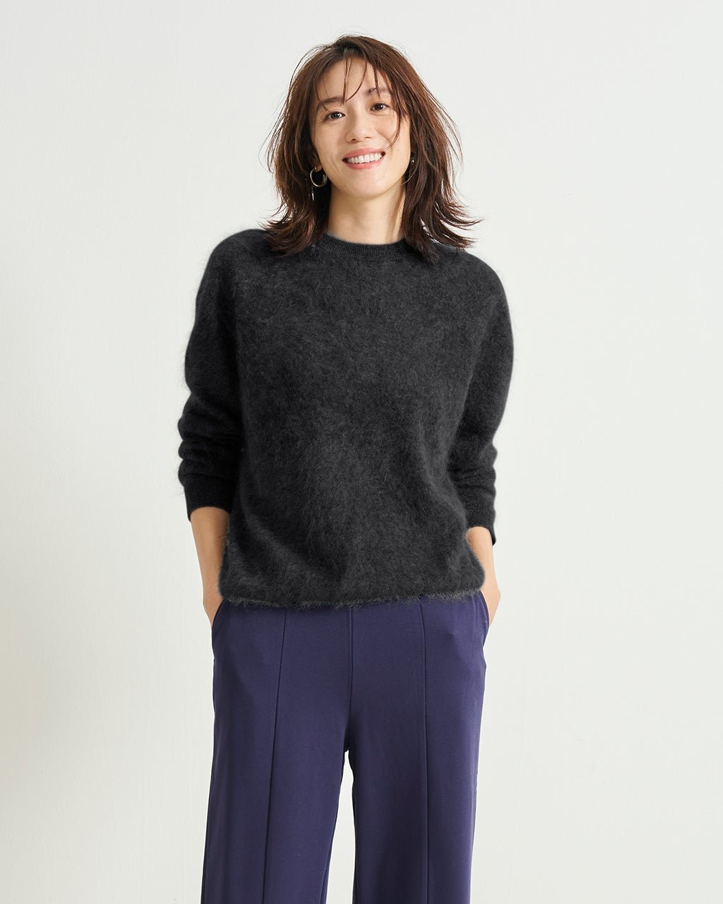 【ドゥクラッセ/DoCLASSE】のミンクタッチカシミヤ・セーター インテリア・キッズ・メンズ・レディースファッション・服の通販 founy(ファニー) 　ファッション　Fashion　レディースファッション　Fashion for Women　トップス・カットソー　Cut & Sew Tops　ニット　Knit Tops & Sweaters　新作・新入荷　New Arrivals / New In　エアリー　Airy Texture　シンプル　Simple, Minimal　スペシャル　Special, Limited Edition　セーター　Sweater, Knitwear　テクスチャー　Texture, Textured Fabric　リュクス　Luxury, Elegant, High-End, Chic　冬　Winter / This Winter　A/W・秋冬　Autumn/Winter　ブラック|ID: prp329100004755633 ipo3291000000034399277