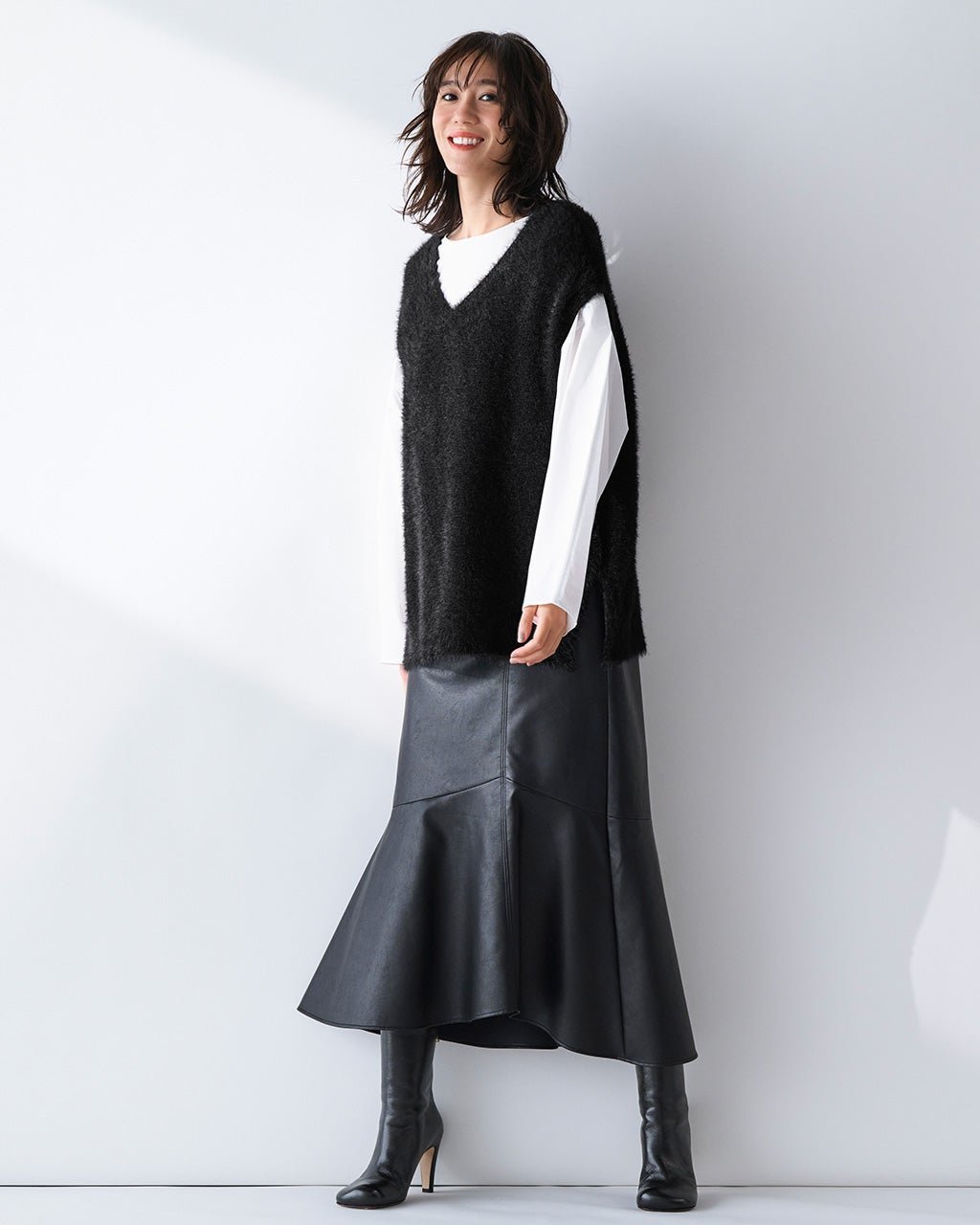 【ドゥクラッセ/DoCLASSE】のフェザーヤーン・2WAYニットベスト インテリア・キッズ・メンズ・レディースファッション・服の通販 founy(ファニー) 　ファッション　Fashion　レディースファッション　Fashion for Women　アウター　Coat / Outerwear Collection　レディースジャケット・軽アウター　Jackets　おすすめ　Recommended / Our Picks　インナー　Innerwear　ショルダー　Shoulder, Shoulder Strap　ジャケット　Jacket, Outerwear　トレンド　Trend, Trending Now　ドロップ　Drop Shoulder, Dropped Style　ベスト　Vest, Waistcoat　ラグジュアリー　Luxury, Elegant　ブラック|ID: prp329100004755636 ipo3291000000035933048