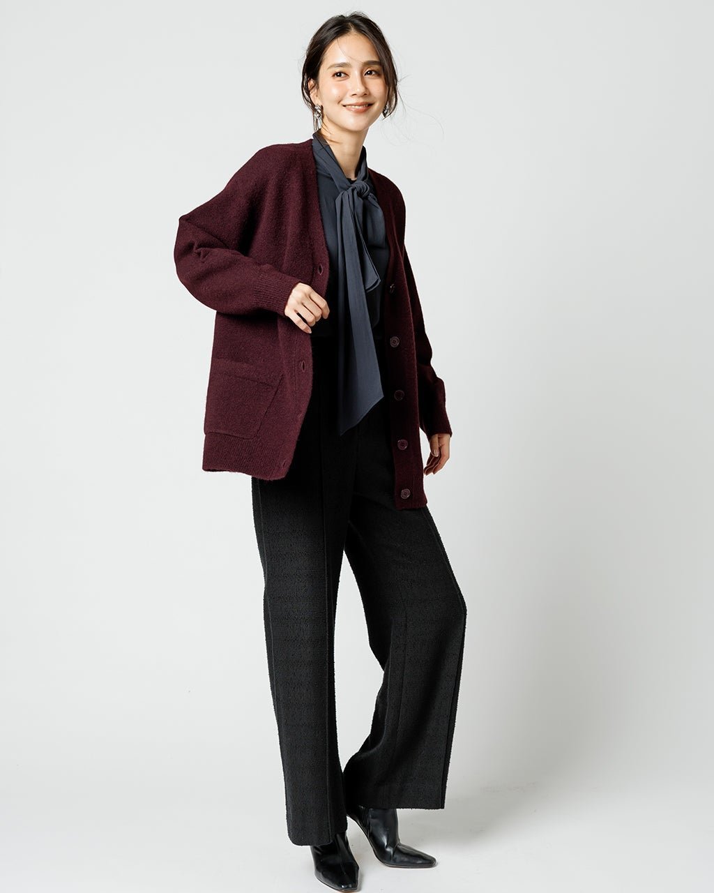 【ドゥクラッセ/DoCLASSE】のウール混タム・Vネックカーディガン インテリア・キッズ・メンズ・レディースファッション・服の通販 founy(ファニー) 　ファッション　Fashion　レディースファッション　Fashion for Women　トップス・カットソー　Cut & Sew Tops　カーディガン・羽織り　Layered Style Cardigans　Vネックトップス　V-Neck Tops / V-Cut Neckline Shirts　なめらか　Smooth, Silky Texture　カーディガン　Cardigan, Knitwear　ストレッチ　Stretch, Stretchy Fabric　セーター　Sweater, Knitwear　フロント　Front, Front Design　ボックス　Boxy, Box Shape　ポケット　Pocket, Pocket Detail　エレガント 上品　Elegant　人気　Popular, Best Seller　ボルドー|ID: prp329100004755638 ipo3291000000034399305