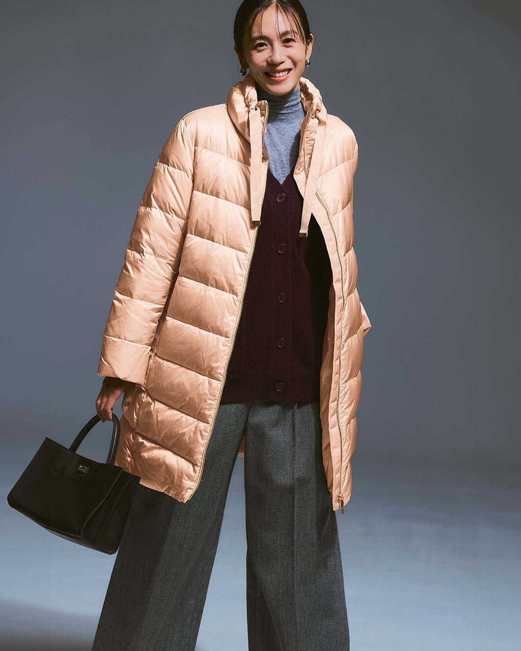 【ドゥクラッセ/DoCLASSE】の艶Airダウン・スタンドカラーロングコート インテリア・キッズ・メンズ・レディースファッション・服の通販 founy(ファニー) 　ファッション　Fashion　レディースファッション　Fashion for Women　アウター　Coat / Outerwear Collection　コート・ロングコート・ピーコート　Long Coats, Peacoats & More　カッティング　Cutting Detail　コクーン　Cocoon, Cocoon Silhouette　スタンド　Stand Collar, Upright Stand　スピンドル　Spindle, Drawcord　タフタ　Taffeta, Structured Fabric　ダウン　Down, Puffer　バランス　Balance, Style Balance　ロング　Long, Long-Length　新作・新入荷　New Arrivals / New In　ソフトピンク|ID: prp329100004755640 ipo3291000000034399319