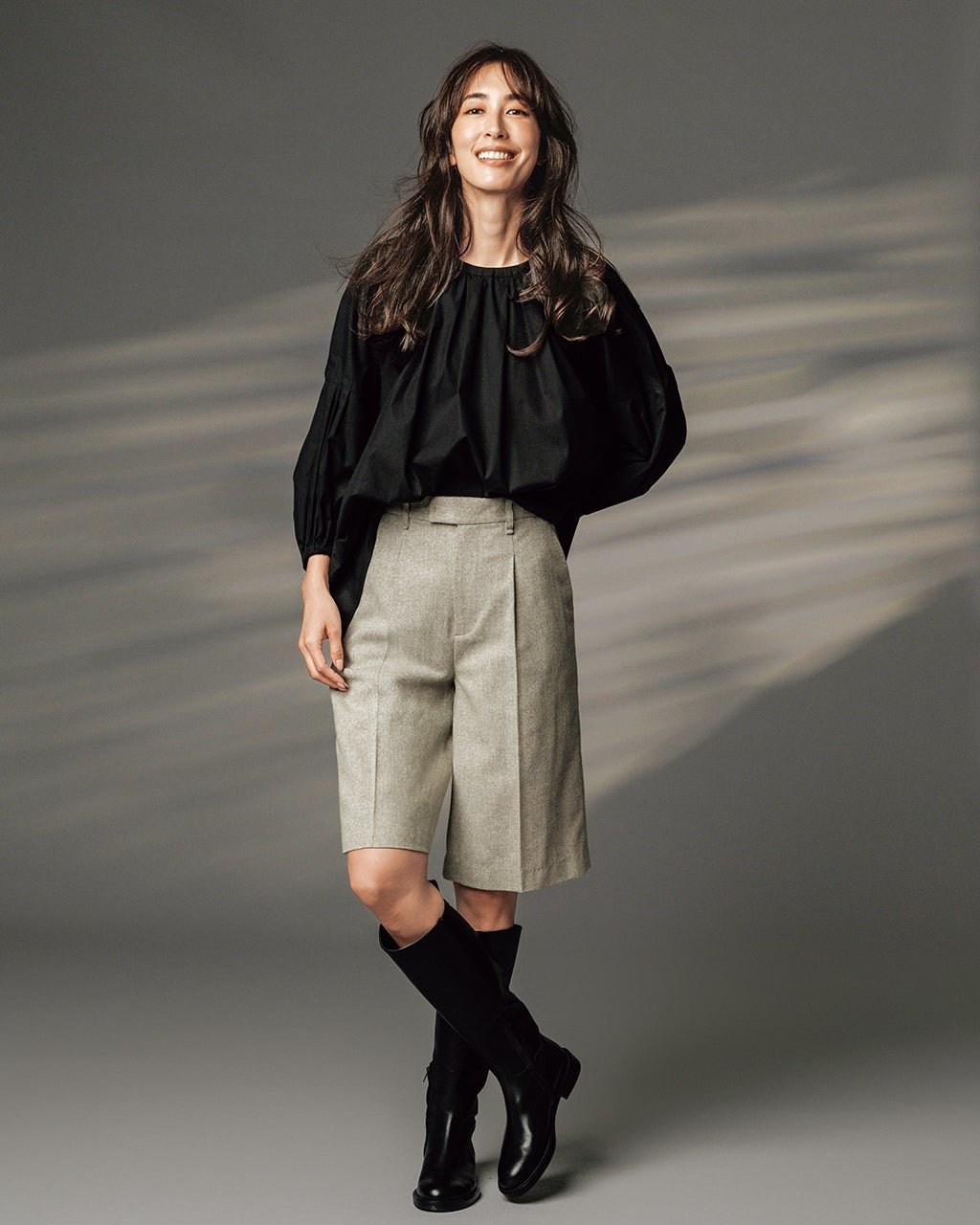 【ドゥクラッセ/DoCLASSE】のラメツイード・ハーフパンツ インテリア・キッズ・メンズ・レディースファッション・服の通販 founy(ファニー) 　ファッション　Fashion　レディースファッション　Fashion for Women　パンツ　Pants & Trousers　ショートパンツ・ハーフパンツ　High-Waisted & Relaxed Shorts　新作・新入荷　New Arrivals / New In　クラシカル　Classical, Vintage-Inspired　スポーティ　Sporty, Casual Athletic　ツイード　Twill, Twill Weave　ハーフ　Half, Half-Length　フェミニン　Feminine, Girly　ロング　Long, Long-Length　ライトグレー|ID: prp329100004755642 ipo3291000000034399339