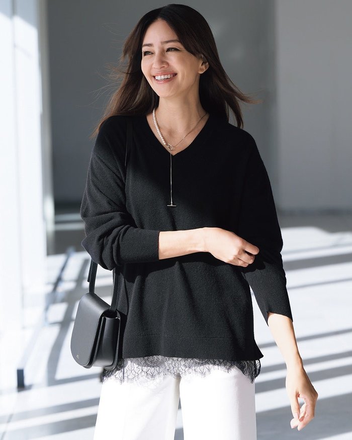 【ドゥクラッセ/DoCLASSE】のカシミヤ混・裾レースVネックニット インテリア・キッズ・メンズ・レディースファッション・服の通販 founy(ファニー) https://founy.com/ ファッション Fashion レディースファッション Fashion for Women トップス・カットソー Cut & Sew Tops ニット Knit Tops & Sweaters Vネックトップス V-Neck Tops / V-Cut Neckline Shirts なめらか Smooth, Silky Texture スカラップ Scallop, Scalloped Edge セーター Sweater, Knitwear デニム Denim, Jeans Material レース Lace, Lace Fabric |ID: prp329100004755674 ipo3291000000034399397