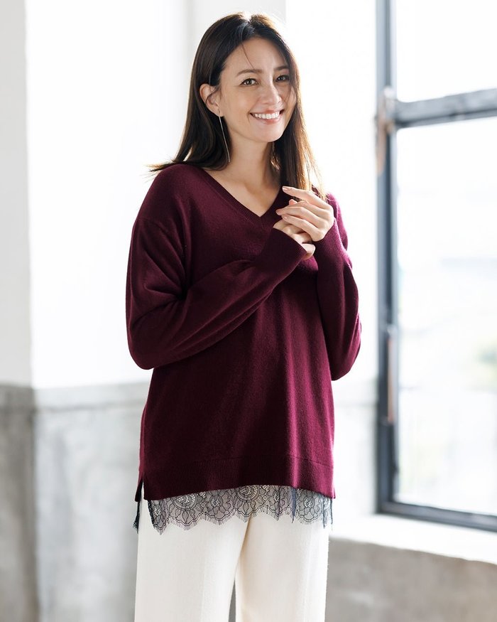 【ドゥクラッセ/DoCLASSE】のカシミヤ混・裾レースVネックニット インテリア・キッズ・メンズ・レディースファッション・服の通販 founy(ファニー) https://founy.com/ ファッション Fashion レディースファッション Fashion for Women トップス・カットソー Cut & Sew Tops ニット Knit Tops & Sweaters Vネックトップス V-Neck Tops / V-Cut Neckline Shirts なめらか Smooth, Silky Texture スカラップ Scallop, Scalloped Edge セーター Sweater, Knitwear デニム Denim, Jeans Material レース Lace, Lace Fabric |ID: prp329100004755674 ipo3291000000035268769