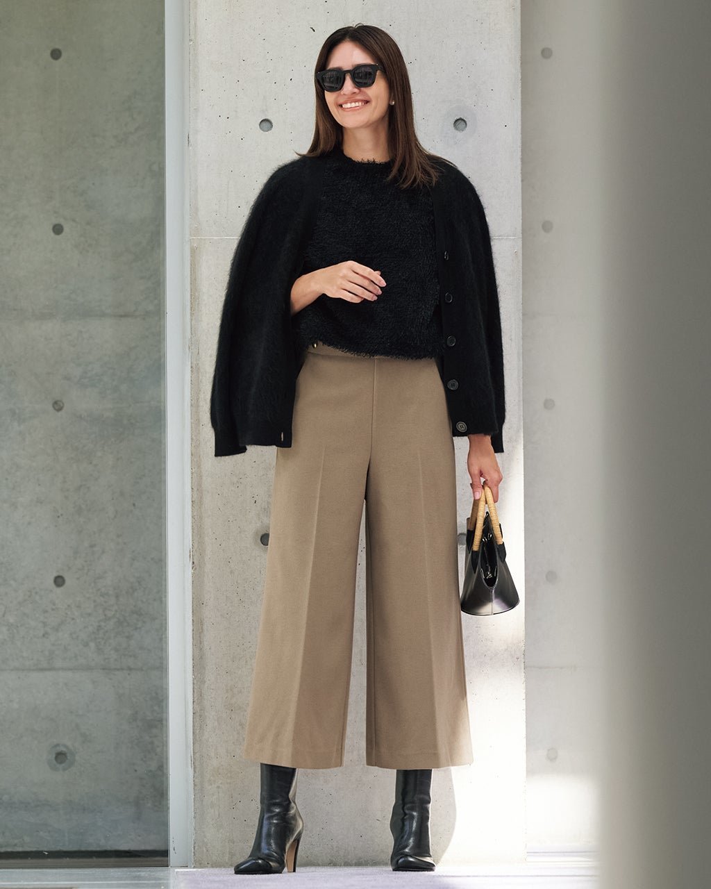 【ドゥクラッセ/DoCLASSE】のウォームストレッチ・クロップドワイド インテリア・キッズ・メンズ・レディースファッション・服の通販 founy(ファニー) 　ファッション　Fashion　レディースファッション　Fashion for Women　パンツ　Pants & Trousers　カッティング　Cutting Detail　カットソー　Cut and Sewn Top　クロップド　Cropped, Short Length　ストレッチ　Stretch, Stretchy Fabric　メタル　Metal, Metal Parts　ワイド　Wide, Wide Fit　新作・新入荷　New Arrivals / New In　おすすめ　Recommended / Our Picks　エレガント 上品　Elegant　トープ|ID: prp329100004755730 ipo3291000000034399509