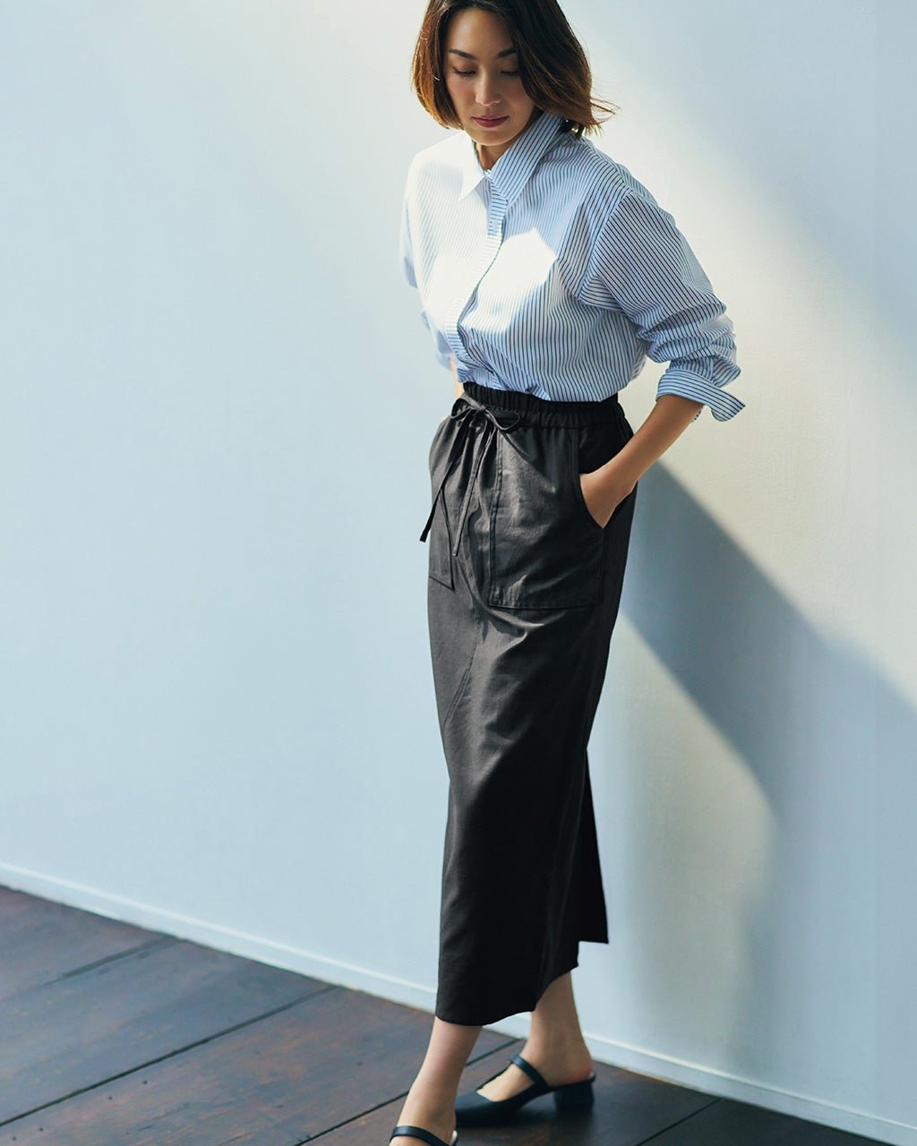 【ドゥクラッセ/DoCLASSE】のコットンツイル・ベイカー風スカート インテリア・キッズ・メンズ・レディースファッション・服の通販 founy(ファニー)  ファッション Fashion レディースファッション Fashion for Women スカート Skirts おすすめ Recommended / Our Picks なめらか Smooth, Silky Texture ストレート Straight, Straight Cut スマート Smart, Elegant ツイル Twist, Twisted Detail ドローコード Drawcord, Drawstring Cord ポケット Pocket, Pocket Detail ブラック|ID: prp329100004758114 ipo3291000000034425362