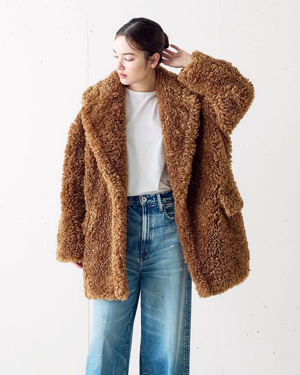 【ドゥクラッセ/DoCLASSE】のエコファー・ダブルブレストコート インテリア・キッズ・メンズ・レディースファッション・服の通販 founy(ファニー) 　ファッション　Fashion　レディースファッション　Fashion for Women　アウター　Coat / Outerwear Collection　コート・ロングコート・ピーコート　Long Coats, Peacoats & More　エレガント 上品　Elegant　ダブル　Double, Double-Breasted　バランス　Balance, Style Balance　モコモコ　Fuzzy, Fluffy　ラグジュアリー　Luxury, Elegant　冬　Winter / This Winter　定番　Standard, Basic Item　モカ|ID: prp329100004774645 ipo3291000000034606676