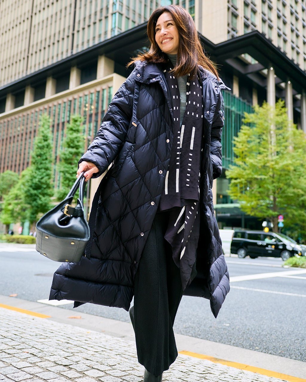 【ドゥクラッセ/DoCLASSE】の光沢タフタ・ダイヤキルトロングダウンコート インテリア・キッズ・メンズ・レディースファッション・服の通販 founy(ファニー) 　ファッション　Fashion　レディースファッション　Fashion for Women　アウター　Coat / Outerwear Collection　コート・ロングコート・ピーコート　Long Coats, Peacoats & More　ダウンジャケット・軽量ダウン　Warm & Lightweight Down Jackets　キルト　Quilt, Quilted Fabric　スリット　Slit, Slit Detail　タフタ　Taffeta, Structured Fabric　ダウン　Down, Puffer　フェミニン　Feminine, Girly　フレア　Flare, Flared　リボン　Ribbon, Bow　ロング　Long, Long-Length　エレガント 上品　Elegant　人気　Popular, Best Seller　ミッドナイトブルー|ID: prp329100004780927 ipo3291000000034686379