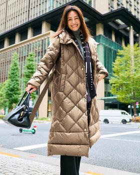 【ドゥクラッセ/DoCLASSE】の光沢タフタ・ダイヤキルトロングダウンコート 人気、トレンドファッション・服の通販 founy(ファニー) ファッション Fashion レディースファッション Fashion for Women アウター Coat / Outerwear Collection コート・ロングコート・ピーコート Long Coats, Peacoats & More ダウンジャケット・軽量ダウン Warm & Lightweight Down Jackets キルト Quilt, Quilted Fabric スリット Slit, Slit Detail タフタ Taffeta, Structured Fabric ダウン Down, Puffer フェミニン Feminine, Girly フレア Flare, Flared リボン Ribbon, Bow ロング Long, Long-Length エレガント 上品 Elegant 人気 Popular, Best Seller |ID:prp329100004780927