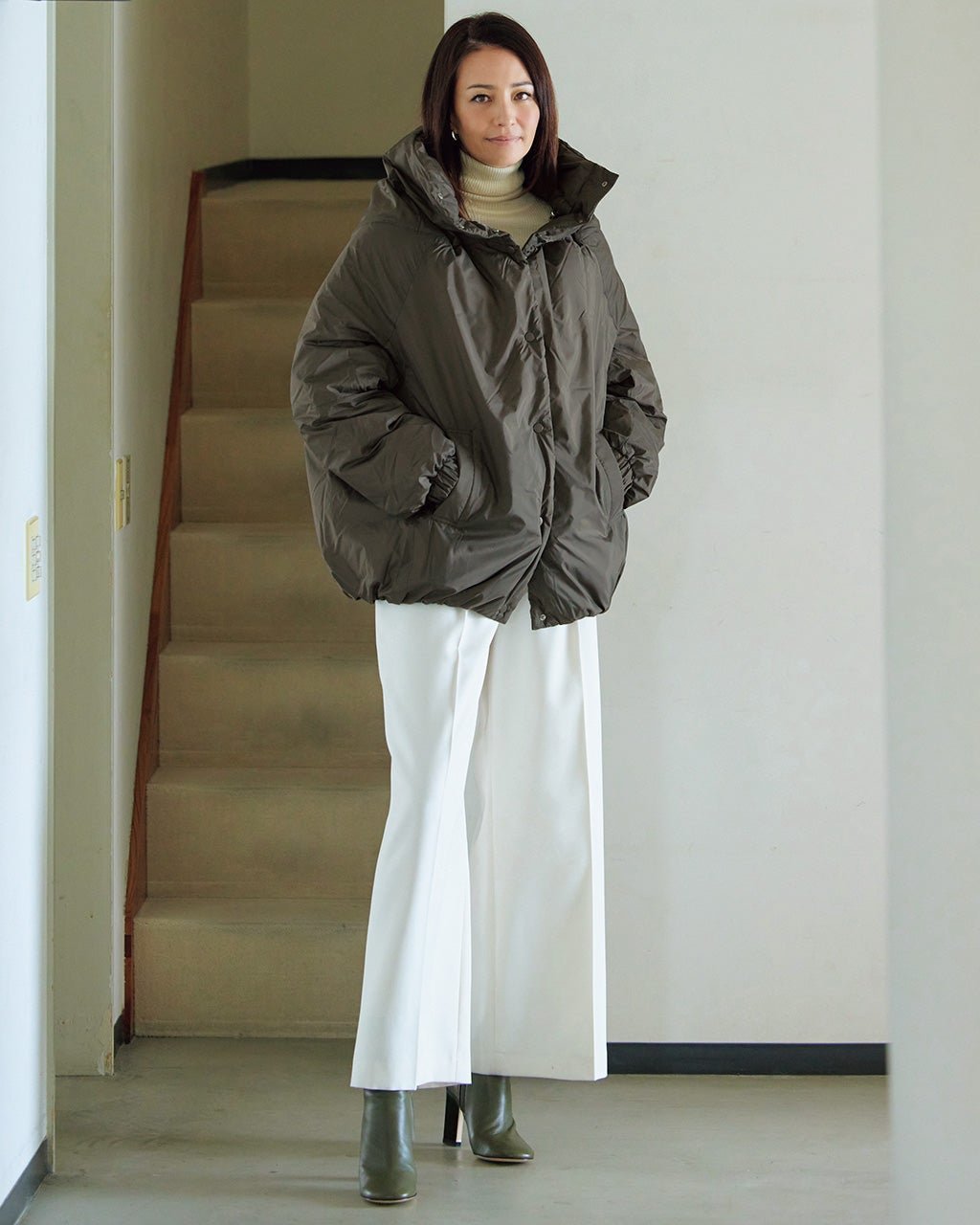 【ドゥクラッセ/DoCLASSE】のコクーンフォルム・スタンドカラーダウン インテリア・キッズ・メンズ・レディースファッション・服の通販 founy(ファニー) ファッション Fashion レディースファッション Fashion for Women ジャケット Jacket, Outerwear スピンドル Spindle, Drawcord ダウン Down, Puffer フォルム Silhouette, Form 防寒 Cold Protection, Winter-Ready チャコール|ID: prp329100004798781 ipo3291000000034818038