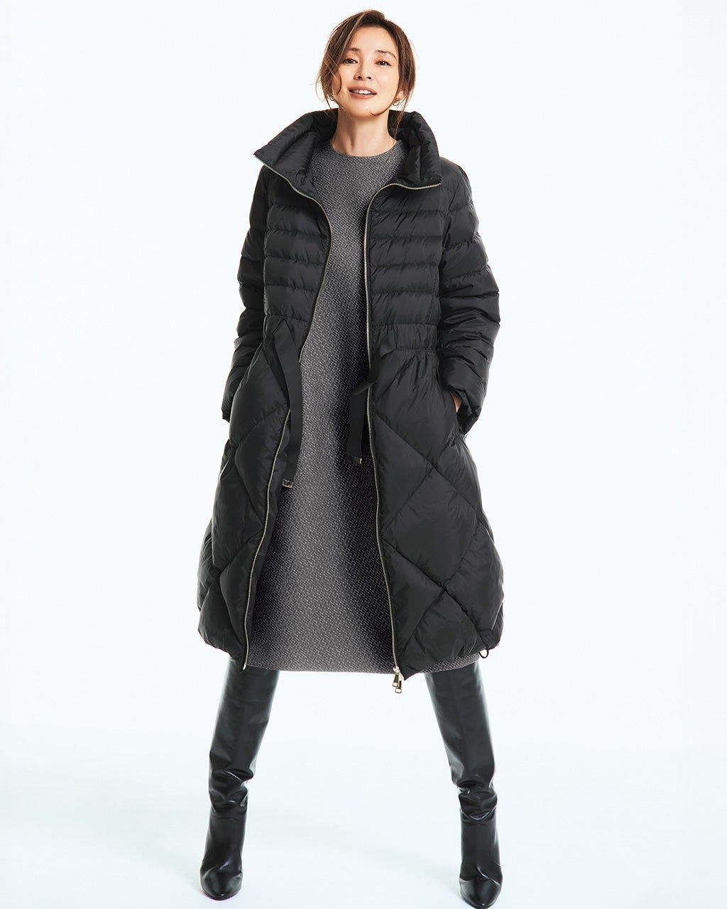 【ドゥクラッセ/DoCLASSE】のスタンドカラー・ダウンコート インテリア・キッズ・メンズ・レディースファッション・服の通販 founy(ファニー) ファッション Fashion レディースファッション Fashion for Women アウター Coat / Outerwear Collection コート・ロングコート・ピーコート Long Coats, Peacoats & More ダウンジャケット・軽量ダウン Warm & Lightweight Down Jackets キルティング Quilted, Quilting スタンド Stand Collar, Upright Stand ダウン Down, Puffer トレンド Trend, Trending Now パターン Pattern, Design Print フィット Fit, Slim Fit フォルム Silhouette, Form ブラック|ID: prp329100004798783 ipo3291000000034818044