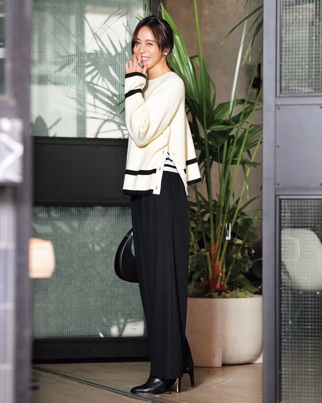 【ドゥクラッセ/DoCLASSE】の片畦編み・裾ボタンライン使いセーター 人気、トレンドファッション・服の通販 founy(ファニー) 　ファッション　Fashion　レディースファッション　Fashion for Women　トップス・カットソー　Cut & Sew Tops　ニット　Knit Tops & Sweaters　畦編みニット・テクスチャードトップス　Ribbed Knit Sweaters / Textured Knit Tops　シンプル　Simple, Minimal　スリット　Slit, Slit Detail　セーター　Sweater, Knitwear　ボーダー　Border, Stripe　畦　Ribbed Knit　 other-1|ID: prp329100004808835 ipo3291000000034899707