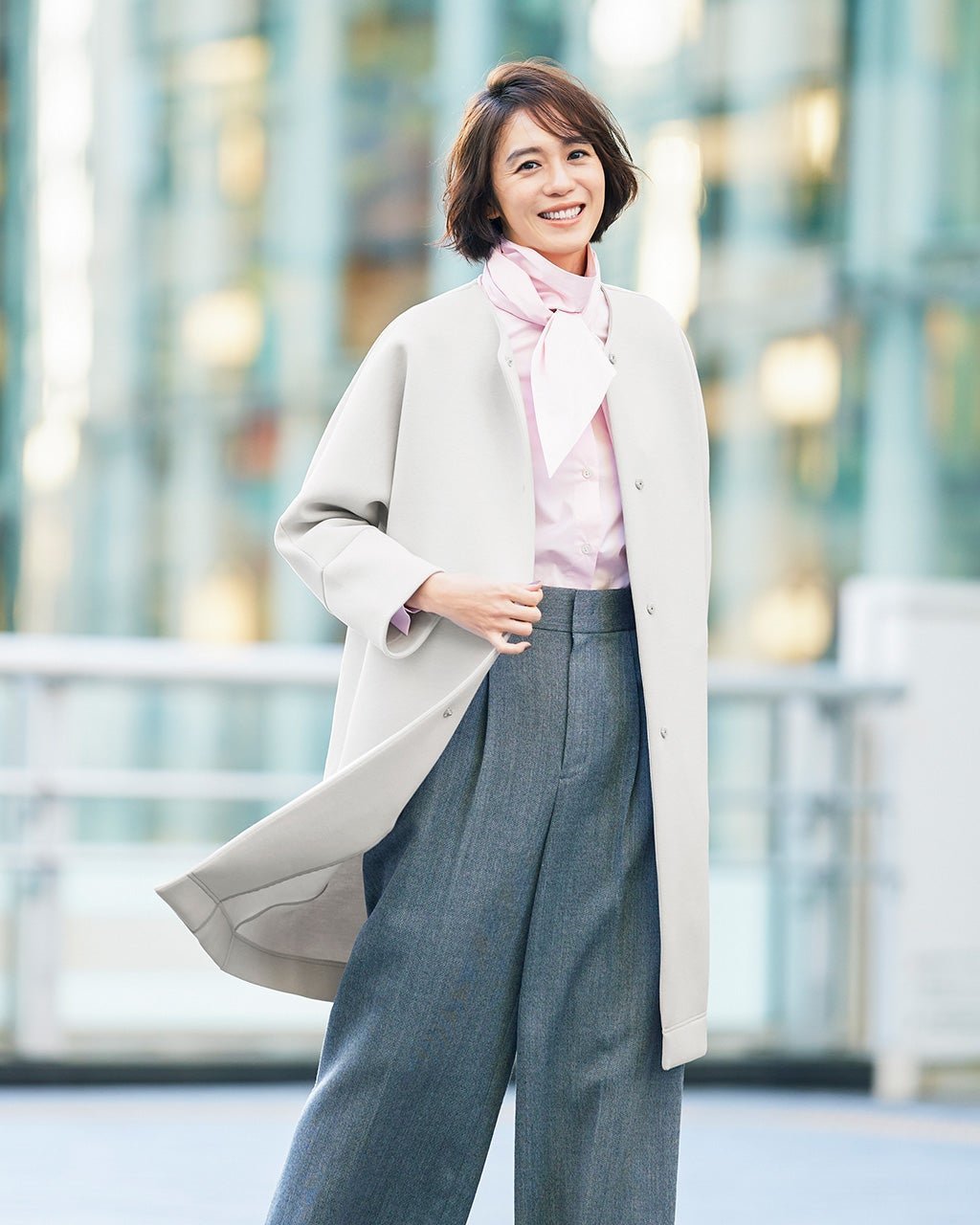 【ドゥクラッセ/DoCLASSE】のエアーライトフォルム・ノーカラーコート インテリア・キッズ・メンズ・レディースファッション・服の通販 founy(ファニー) 　ファッション　Fashion　レディースファッション　Fashion for Women　アウター　Coat / Outerwear Collection　コート・ロングコート・ピーコート　Long Coats, Peacoats & More　なめらか　Smooth, Silky Texture　ビジネス 仕事 通勤　Business / Work / Commuting　秋　Autumn　ライトグレー|ID: prp329100004813850 ipo3291000000034960519