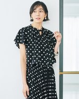 【ドゥクラッセ/DoCLASSE】の光沢デシン・プリント柄ボウタイブラウス 人気、トレンドファッション・服の通販 founy(ファニー) ファッション Fashion レディースファッション Fashion for Women トップス・カットソー Cut & Sew Tops シャツ・ブラウス・オフィスカジュアル Elegant Blouses & Button-Ups シルキー Silky, Smooth Texture スリーブ Sleeve, Long Sleeve / Short Sleeve セットアップ Set-Up, Coordinated Outfit フレア Flare, Flared プリント Print, Printed Pattern モノトーン Monotone, Black and White エレガント 上品 Elegant |ID:prp329100004817331