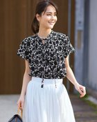 【ドゥクラッセ/DoCLASSE】の光沢デシン・プリント柄ボウタイブラウス 人気、トレンドファッション・服の通販 founy(ファニー) ファッション Fashion レディースファッション Fashion for Women トップス・カットソー Cut & Sew Tops シャツ・ブラウス・オフィスカジュアル Elegant Blouses & Button-Ups シルキー Silky, Smooth Texture スリーブ Sleeve, Long Sleeve / Short Sleeve セットアップ Set-Up, Coordinated Outfit フレア Flare, Flared プリント Print, Printed Pattern モノトーン Monotone, Black and White エレガント 上品 Elegant thumbnail フラワー|ID: prp329100004817331 ipo3291000000034993671