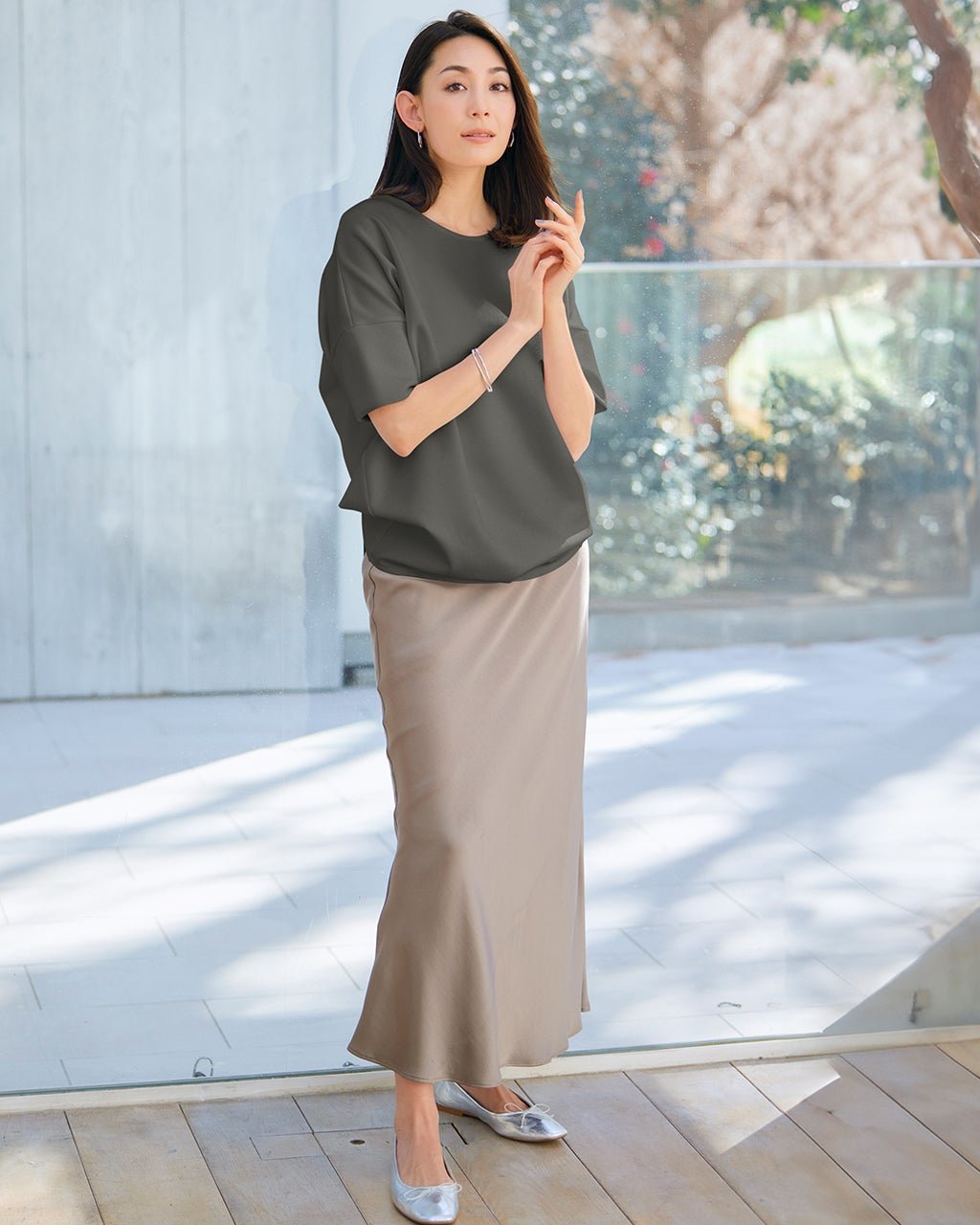 【ドゥクラッセ/DoCLASSE】のライトダンボール・5分袖プルオーバー インテリア・キッズ・メンズ・レディースファッション・服の通販 founy(ファニー) 　ファッション　Fashion　レディースファッション　Fashion for Women　トップス・カットソー　Cut & Sew Tops　シャツ・ブラウス・オフィスカジュアル　Elegant Blouses & Button-Ups　ロングTシャツ・Tシャツ　Longline T-Shirts & Tees　カジュアルプルオーバー・ニットトップス　Pullovers & Knit Tops / Casual Pullovers　カットソー・ベーシックTシャツ　Cut-and-Sewn Tops / Stretch Tees & Basics　カットソー　Cut and Sewn Top　フォルム　Silhouette, Form　エレガント 上品　Elegant　夏　Summer　春　Spring　S/S・春夏　SS, Spring/Summer, Warm Season　カーキグレー|ID: prp329100004818254 ipo3291000000035005399