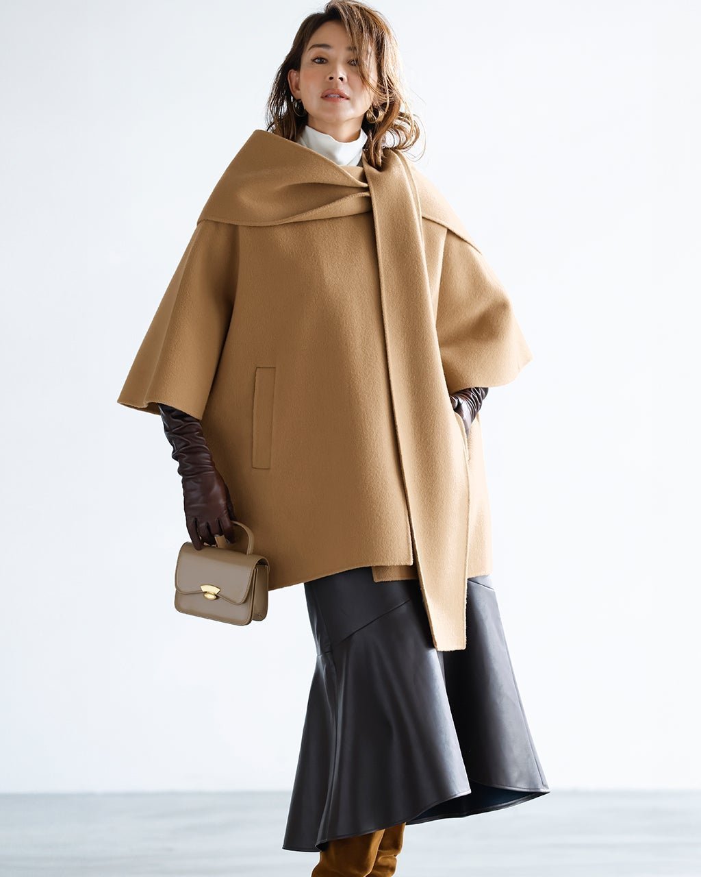 【ドゥクラッセ/DoCLASSE】のピュアウールリバー・フードストールコート インテリア・キッズ・メンズ・レディースファッション・服の通販 founy(ファニー) 　ファッション　Fashion　レディースファッション　Fashion for Women　アウター　Coat / Outerwear Collection　コート・ロングコート・ピーコート　Long Coats, Peacoats & More　ベージュ|ID: prp329100004819141 ipo3291000000035014092