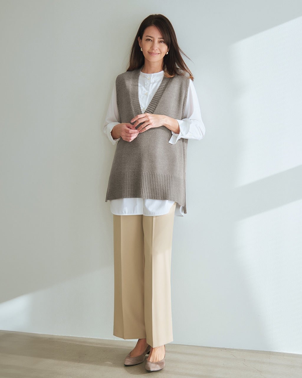 【ドゥクラッセ/DoCLASSE】の深Vネック・オーバーサイズニットベスト インテリア・キッズ・メンズ・レディースファッション・服の通販 founy(ファニー) 　ファッション　Fashion　レディースファッション　Fashion for Women　アウター　Coat / Outerwear Collection　トップス・カットソー　Cut & Sew Tops　ニット　Knit Tops & Sweaters　ベスト&ジレ / 重ね着スタイル　Vests & Gilets　Vネックトップス　V-Neck Tops / V-Cut Neckline Shirts　セーター　Sweater, Knitwear　バランス　Balance, Style Balance　グレー|ID: prp329100004831274 ipo3291000000035175495