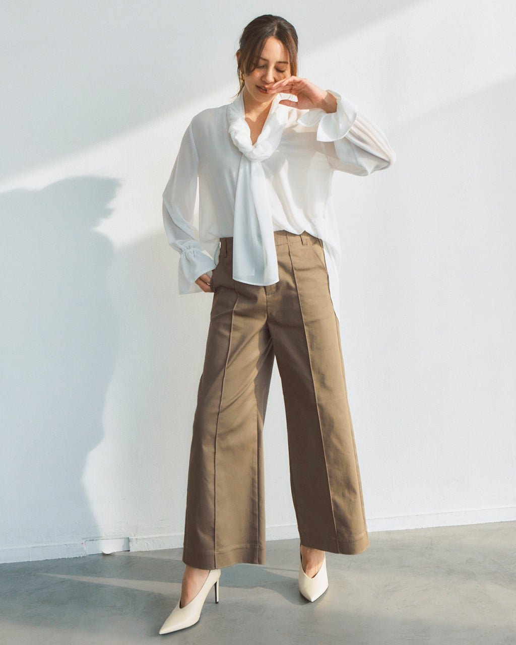 【ドゥクラッセ/DoCLASSE】のミラクルストレッチ・ピンタックワイド68cm インテリア・キッズ・メンズ・レディースファッション・服の通販 founy(ファニー) 　ファッション　Fashion　レディースファッション　Fashion for Women　パンツ　Pants & Trousers　新作・新入荷　New Arrivals / New In　おすすめ　Recommended / Our Picks　バランス　Balance, Style Balance　フロント　Front, Front Design　ワイド　Wide, Wide Fit　ダークベージュ|ID: prp329100004834703 ipo3291000000035213646