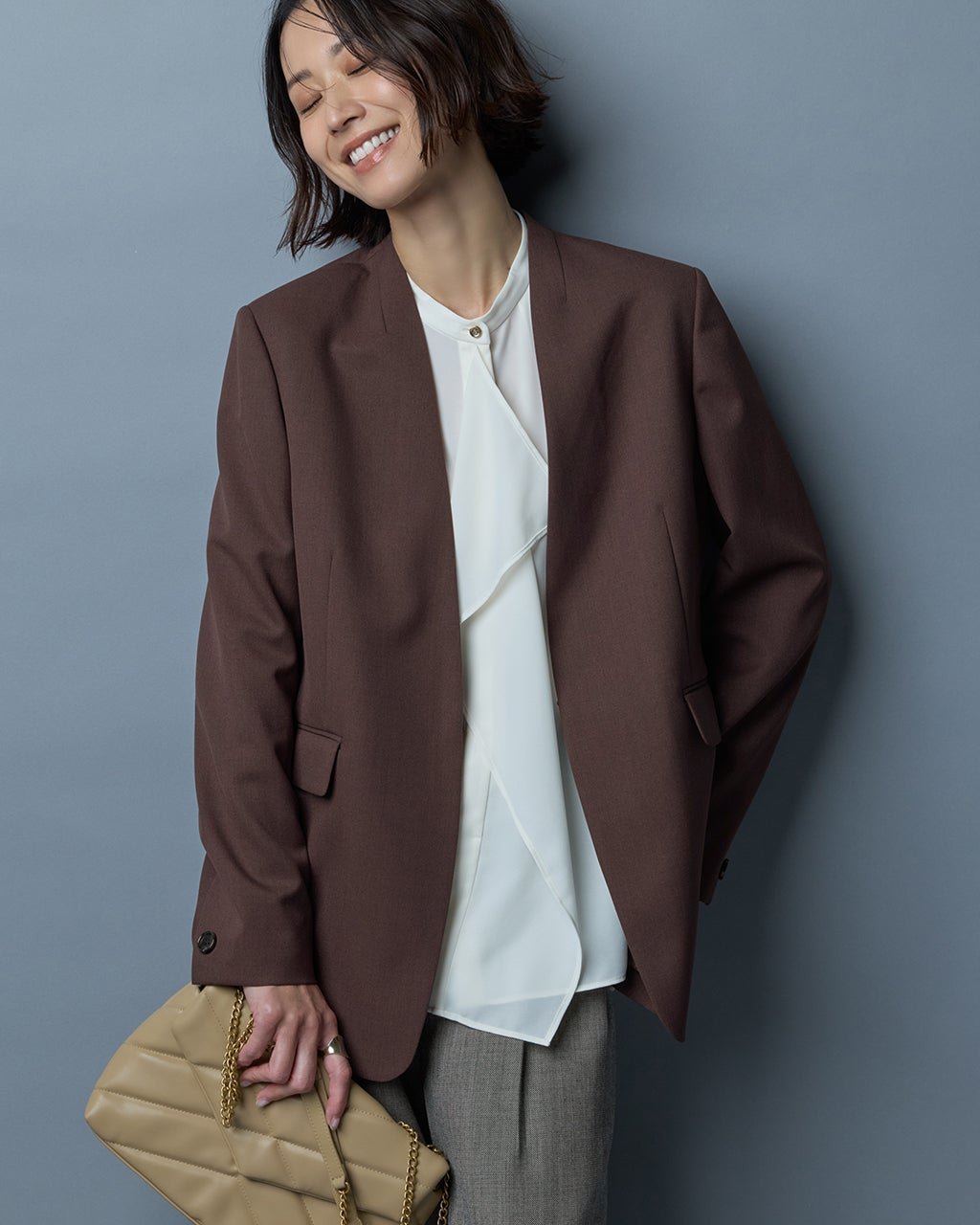 【ドゥクラッセ/DoCLASSE】のトリニティツイル・ノーカラージャケット インテリア・キッズ・メンズ・レディースファッション・服の通販 founy(ファニー) 　ファッション　Fashion　レディースファッション　Fashion for Women　アウター　Coat / Outerwear Collection　レディースジャケット・軽アウター　Jackets　ノーカラージャケット / シンプル上品コーデ　Collarless Jackets　オケージョン　Occasion Wear　サマー　Summer, Summer Style　ジャケット　Jacket, Outerwear　ストレッチ　Stretch, Stretchy Fabric　セットアップ　Set-Up, Coordinated Outfit　デニム　Denim, Jeans Material　フォルム　Silhouette, Form　エレガント 上品　Elegant　入学式　Entrance Ceremony　ビジネス 仕事 通勤　Business / Work / Commuting　ダークブラウン|ID: prp329100004834711 ipo3291000000035213754