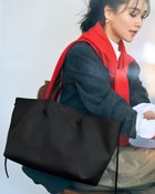 【ドゥクラッセ/DoCLASSE】のウルトラライト・2WAYバッグ 人気、トレンドファッション・服の通販 founy(ファニー) ファッション Fashion レディースファッション Fashion for Women バッグ Bags レイングッズ・傘・晴雨兼用傘 Umbrellas & Rain Gear スマホ Smartphone, Mobile Device 台形 A-Line, Trapezoid Shape バランス Balance, Style Balance フォルム Silhouette, Form ポケット Pocket, Pocket Detail 日傘 Parasol, UV Umbrella リボン Ribbon, Bow 新作・新入荷 New Arrivals / New In 旅行 Travel エレガント 上品 Elegant ビジネス 仕事 通勤 Business / Work / Commuting thumbnail ブラック|ID: prp329100004834719 ipo3291000000035213804