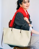 【ドゥクラッセ/DoCLASSE】のウルトラライト・2WAYバッグ 人気、トレンドファッション・服の通販 founy(ファニー) ファッション Fashion レディースファッション Fashion for Women バッグ Bags レイングッズ・傘・晴雨兼用傘 Umbrellas & Rain Gear スマホ Smartphone, Mobile Device 台形 A-Line, Trapezoid Shape バランス Balance, Style Balance フォルム Silhouette, Form ポケット Pocket, Pocket Detail 日傘 Parasol, UV Umbrella リボン Ribbon, Bow 新作・新入荷 New Arrivals / New In 旅行 Travel エレガント 上品 Elegant ビジネス 仕事 通勤 Business / Work / Commuting thumbnail アイボリー|ID: prp329100004834719 ipo3291000000035213806