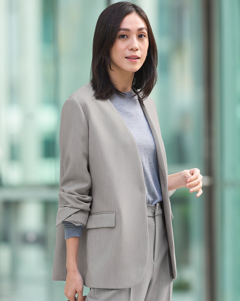 【ドゥクラッセ/DoCLASSE】のスポンジWクロス・ノーカラージャケット インテリア・キッズ・メンズ・レディースファッション・服の通販 founy(ファニー) ファッション Fashion レディースファッション Fashion for Women アウター Coat / Outerwear Collection レディースジャケット・軽アウター Jackets ノーカラージャケット / シンプル上品コーデ Collarless Jackets なめらか Smooth, Silky Texture オケージョン Occasion Wear ジャケット Jacket, Outerwear ストレッチ Stretch, Stretchy Fabric スリット Slit, Slit Detail セットアップ Set-Up, Coordinated Outfit フォルム Silhouette, Form ビジネス 仕事 通勤 Business / Work / Commuting グレー|ID: prp329100004834721 ipo3291000000035213816