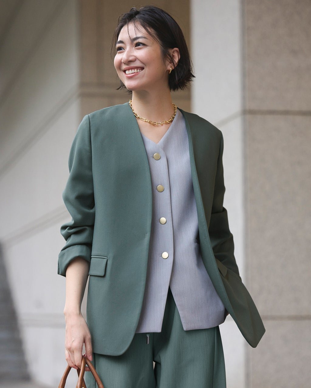 【ドゥクラッセ/DoCLASSE】のスポンジWクロス・ノーカラージャケット インテリア・キッズ・メンズ・レディースファッション・服の通販 founy(ファニー) ファッション Fashion レディースファッション Fashion for Women アウター Coat / Outerwear Collection レディースジャケット・軽アウター Jackets ノーカラージャケット / シンプル上品コーデ Collarless Jackets なめらか Smooth, Silky Texture オケージョン Occasion Wear ジャケット Jacket, Outerwear ストレッチ Stretch, Stretchy Fabric スリット Slit, Slit Detail セットアップ Set-Up, Coordinated Outfit フォルム Silhouette, Form ビジネス 仕事 通勤 Business / Work / Commuting セージ|ID: prp329100004834721 ipo3291000000035213823