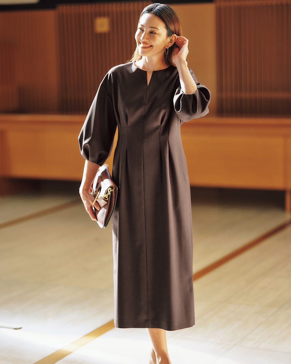 【ドゥクラッセ/DoCLASSE】のトリニティツイル・キーネックワンピース インテリア・キッズ・メンズ・レディースファッション・服の通販 founy(ファニー) 　ファッション　Fashion　レディースファッション　Fashion for Women　ワンピース　Dresses　オケージョン　Occasion Wear　サマー　Summer, Summer Style　ストレッチ　Stretch, Stretchy Fabric　セットアップ　Set-Up, Coordinated Outfit　エレガント 上品　Elegant　ビジネス 仕事 通勤　Business / Work / Commuting　入学式　Entrance Ceremony　ダークブラウン|ID: prp329100004834730 ipo3291000000036010015