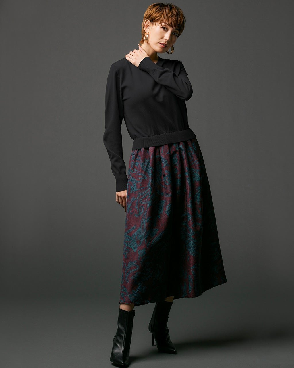 【ドゥクラッセ/DoCLASSE】のニット&times;プリント・異素材コンビワンピース インテリア・キッズ・メンズ・レディースファッション・服の通販 founy(ファニー) 　ファッション　Fashion　レディースファッション　Fashion for Women　ワンピース　Dresses　なめらか　Smooth, Silky Texture　コンビ　Combo, Combination Style　タフタ　Taffeta, Structured Fabric　プリント　Print, Printed Pattern　ペイズリー　Paisley, Ethnic Pattern　ブラック|ID: prp329100004837050 ipo3291000000035249911