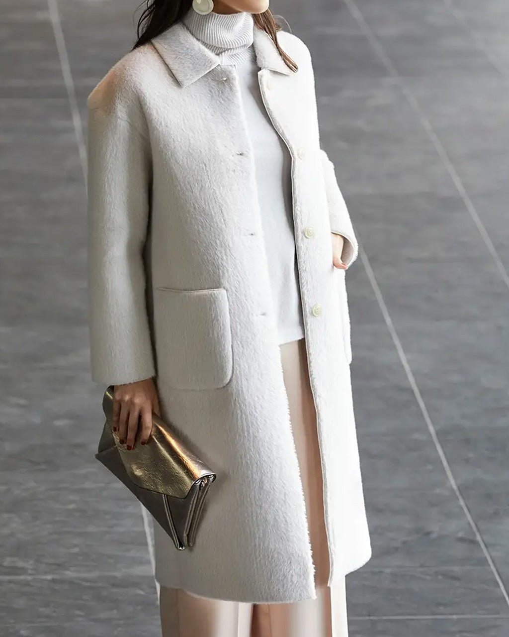 【ドゥクラッセ/DoCLASSE】のエコムートン・ファーコート インテリア・キッズ・メンズ・レディースファッション・服の通販 founy(ファニー) 　ファッション　Fashion　レディースファッション　Fashion for Women　アウター　Coat / Outerwear Collection　コート・ロングコート・ピーコート　Long Coats, Peacoats & More　なめらか　Smooth, Silky Texture　トレンド　Trend, Trending Now　リアル　Real, Realistic　今季　This Season, Current Season　オフホワイト|ID: prp329100004837054 ipo3291000000035249925